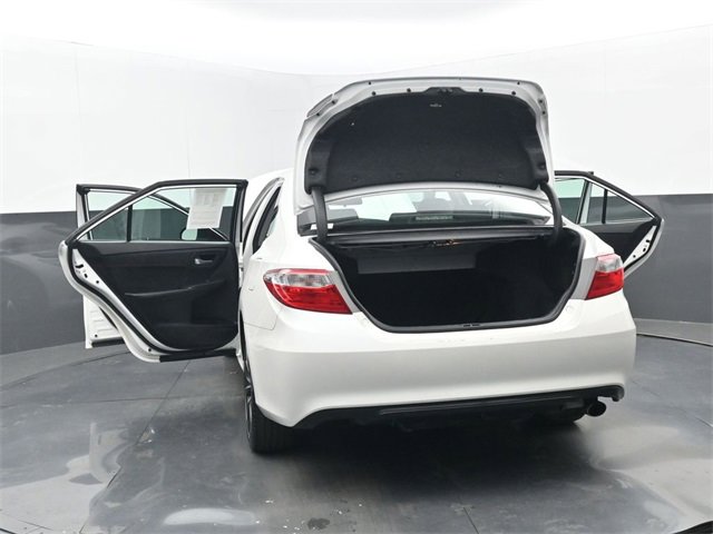 Used 2017 Toyota Camry XSE image 37