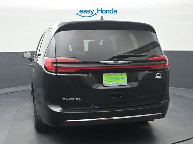 Used 2023 Chrysler Pacifica Touring-L FWD image 6