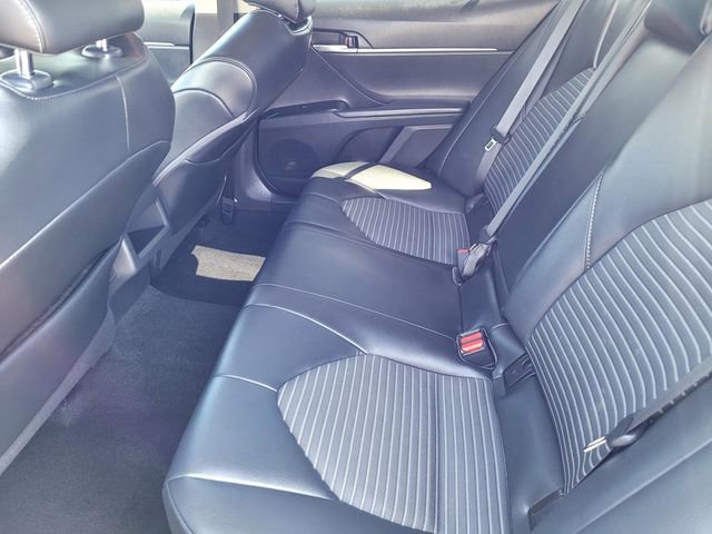 Used 2020 Toyota Camry SE w/ Blackout Package FWD image 12