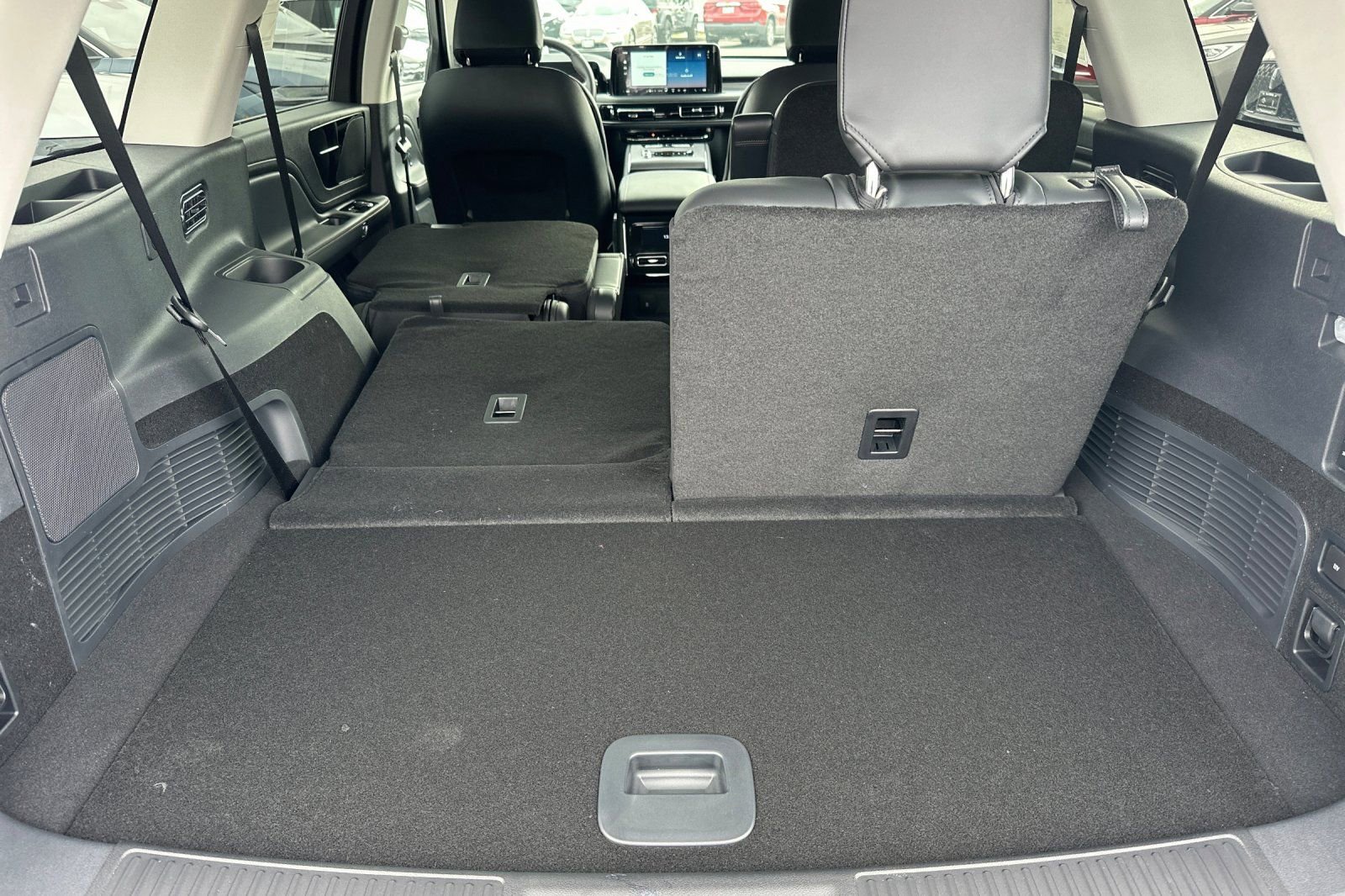 New 2026 Lincoln Aviator 2WD w/ Jet Appearance Package image 15