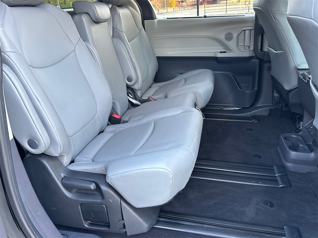 Used 2022 Toyota Sienna XLE image 15