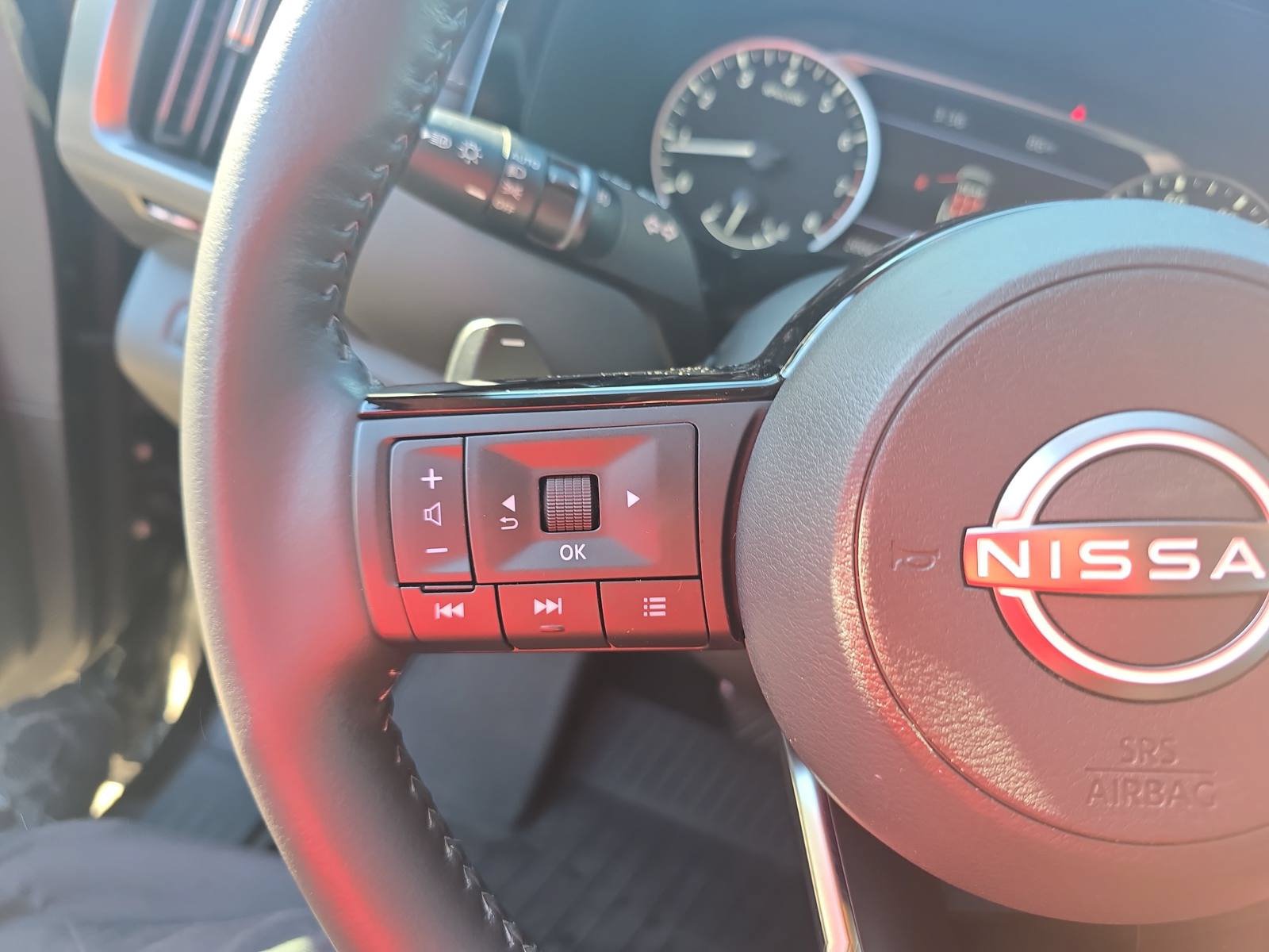 Used 2025 Nissan Pathfinder SL AWD/4WD image 17