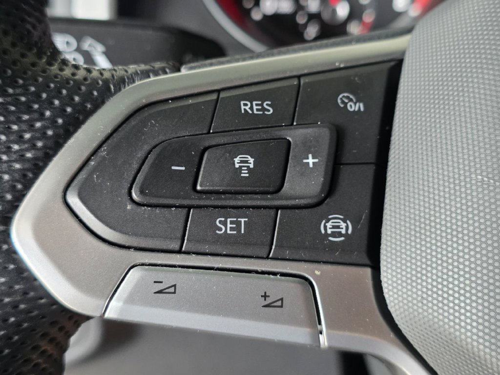 Used 2021 Volkswagen Atlas Cross Sport SE w/ Panoramic Sunroof Package FWD image 27