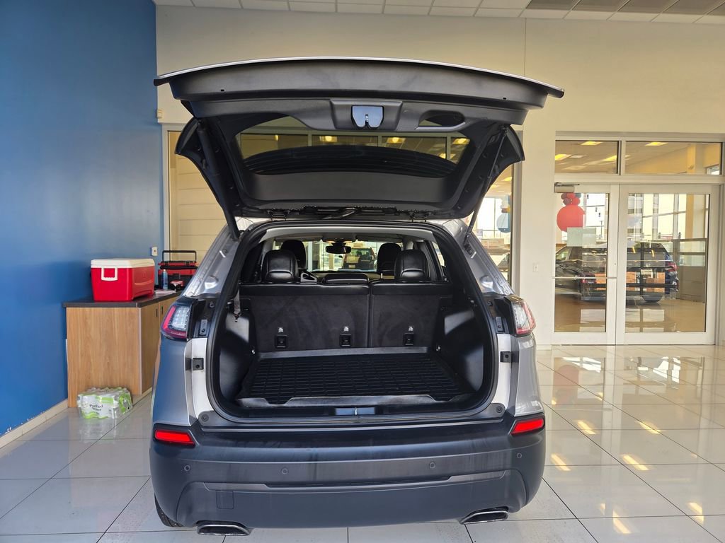 Used 2019 Jeep Cherokee Latitude Plus w/ Comfort/Convenience Group image 9