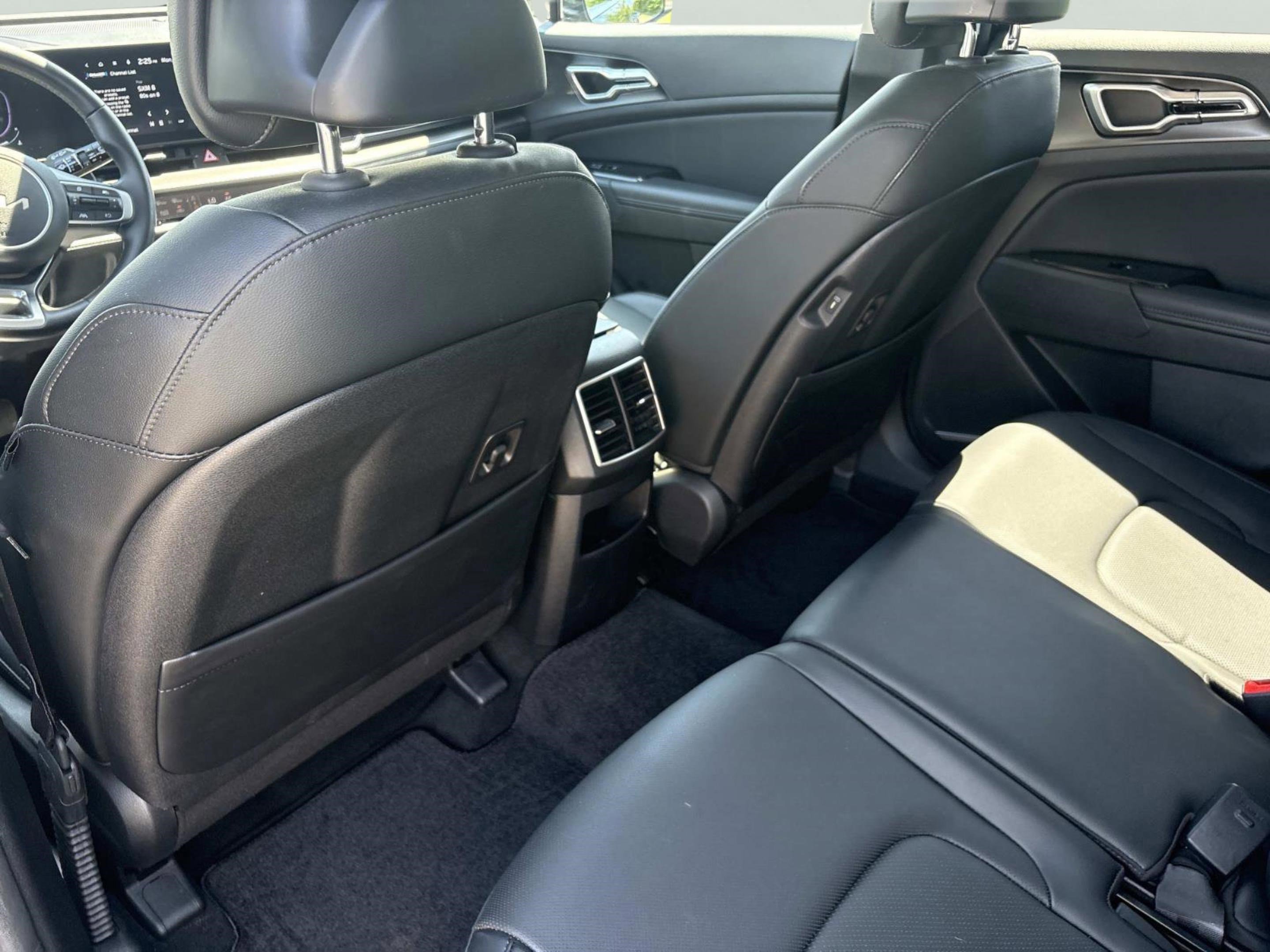 Used 2023 Kia Sportage EX image 13