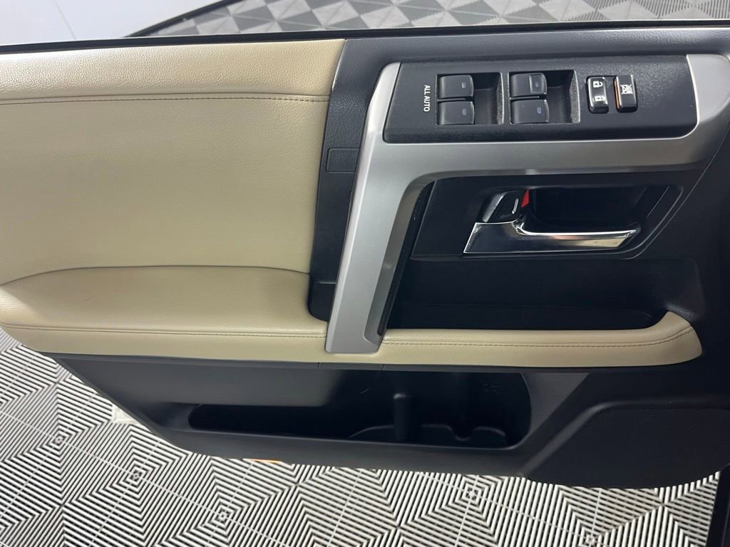 Used 2024 Toyota 4Runner SR5 AWD/4WD image 18
