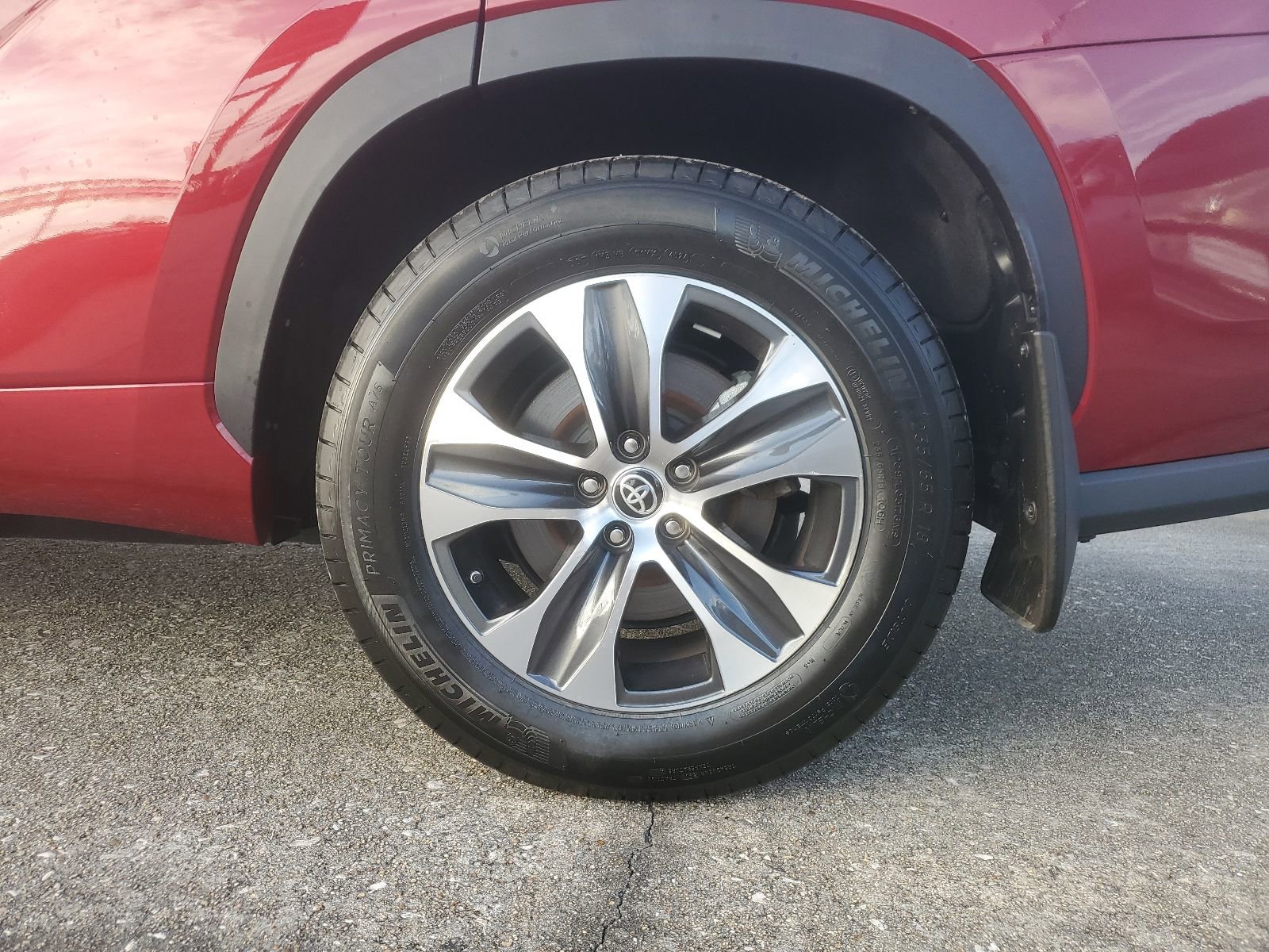 Used 2023 Toyota Highlander XLE image 7