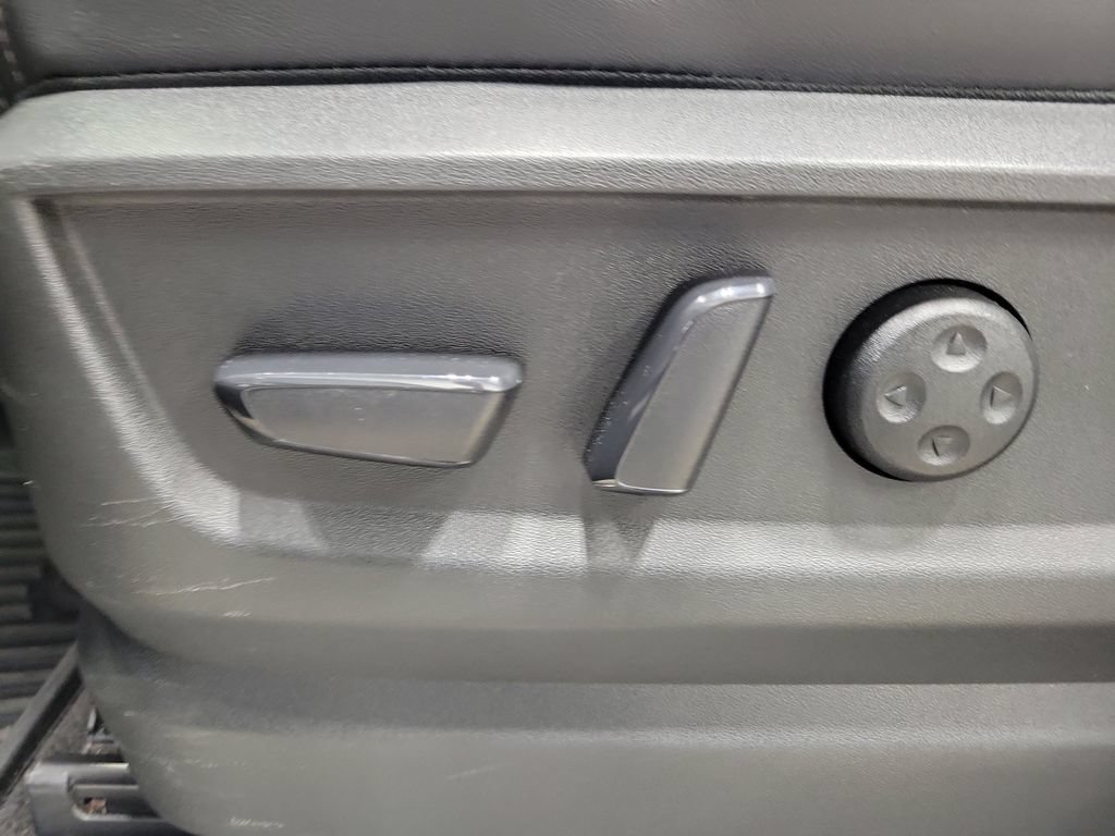 Used 2025 Nissan Armada Platinum AWD/4WD image 23