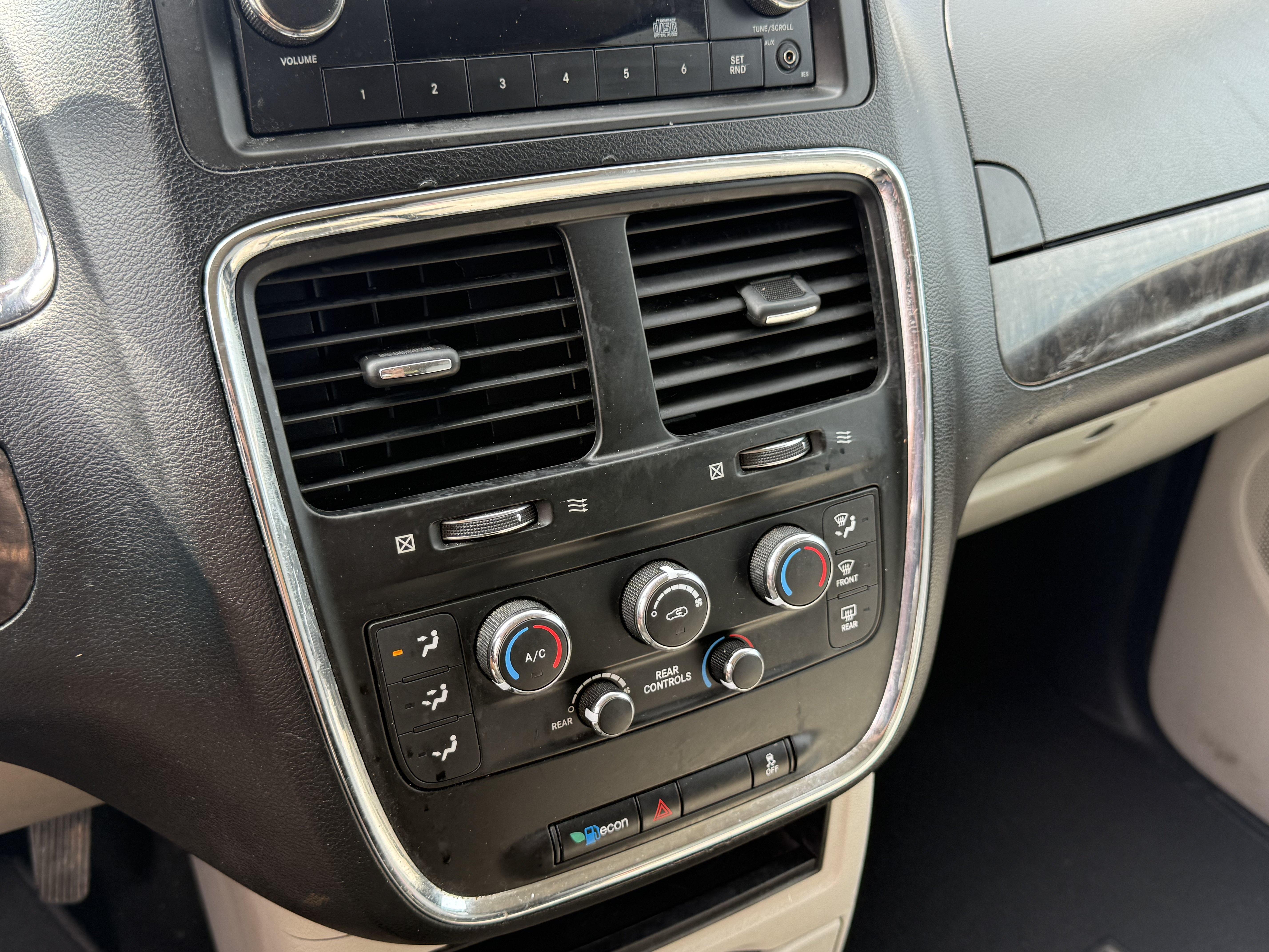 Used 2011 Dodge Grand Caravan Mainstreet FWD image 18