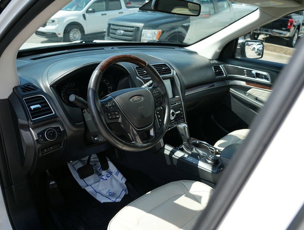 Used 2017 Ford Explorer Platinum AWD/4WD image 19