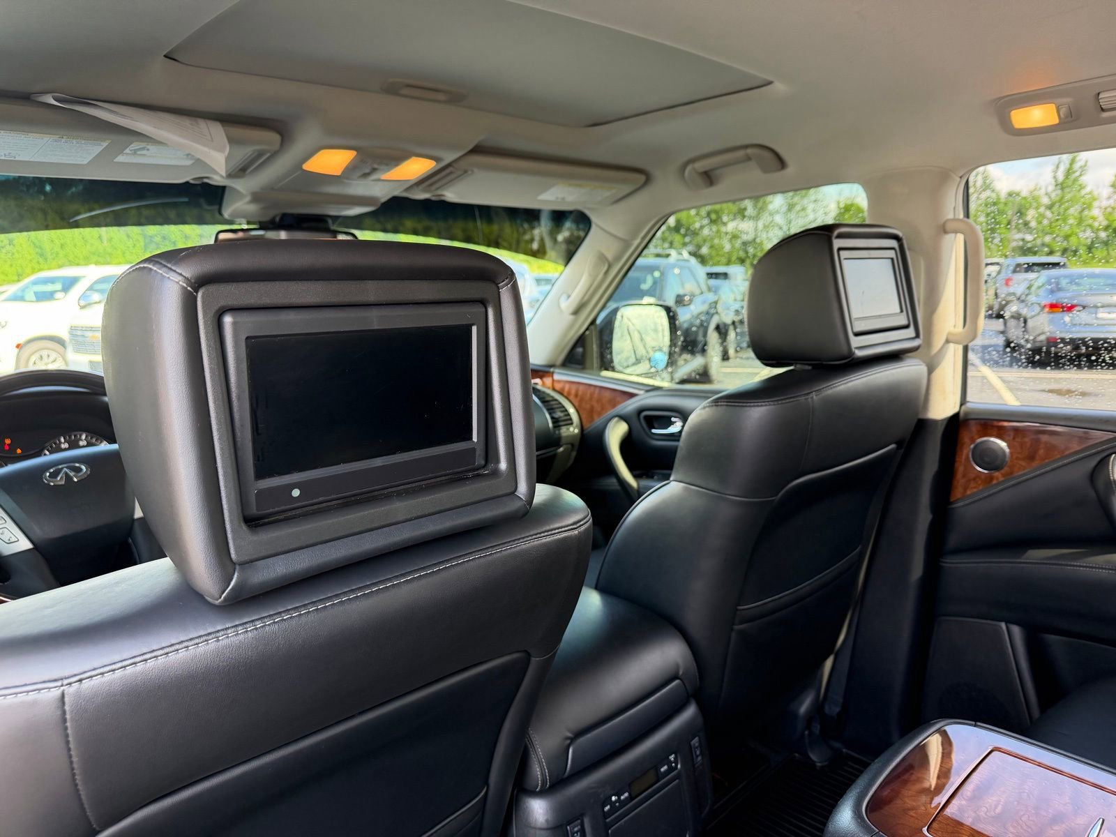 Used 2017 INFINITI QX80 4WD w/ Deluxe Technology Package image 16