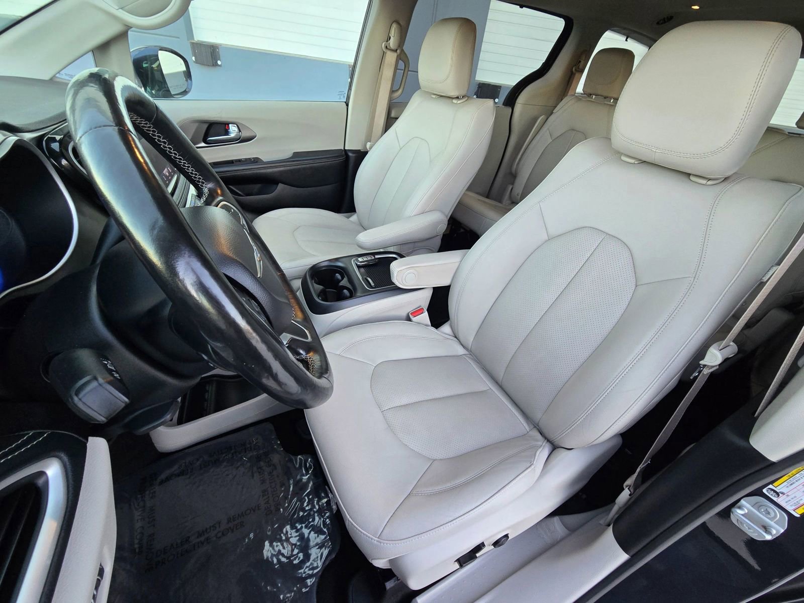 Used 2021 Chrysler Pacifica Touring-L w/ Premium & Safety Sphere Group image 13