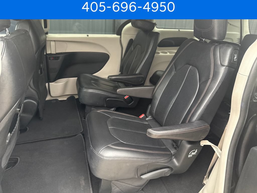 Used 2018 Chrysler Pacifica Touring-L FWD image 26