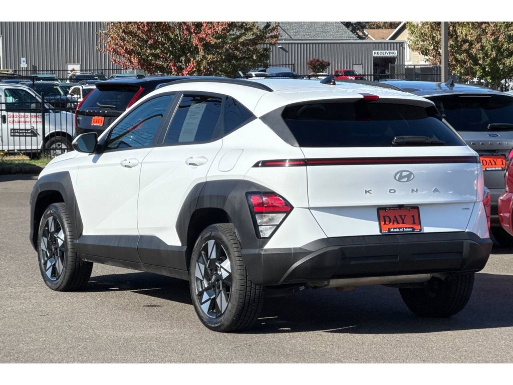 Used 2025 Hyundai Kona SEL image 8