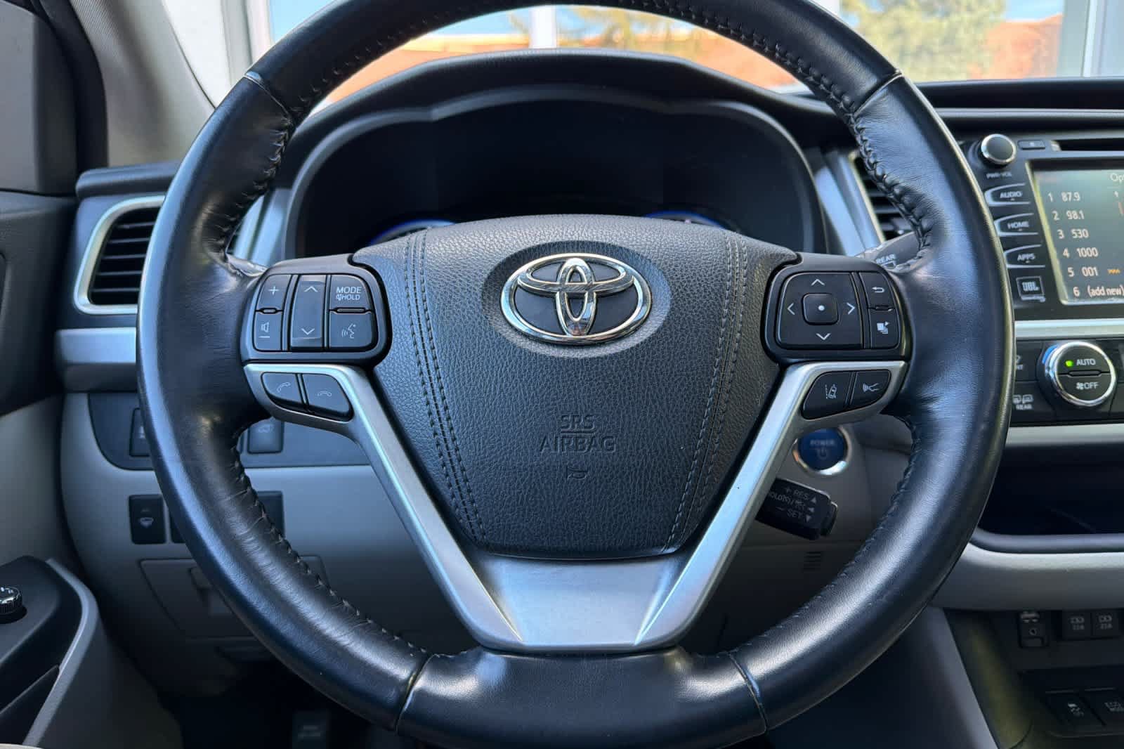 Used 2017 Toyota Highlander Limited AWD/4WD image 27