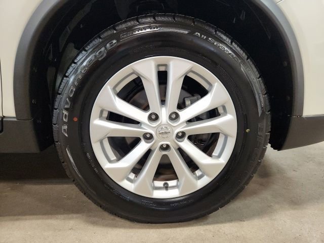 Used 2016 Nissan Rogue SV AWD/4WD image 33