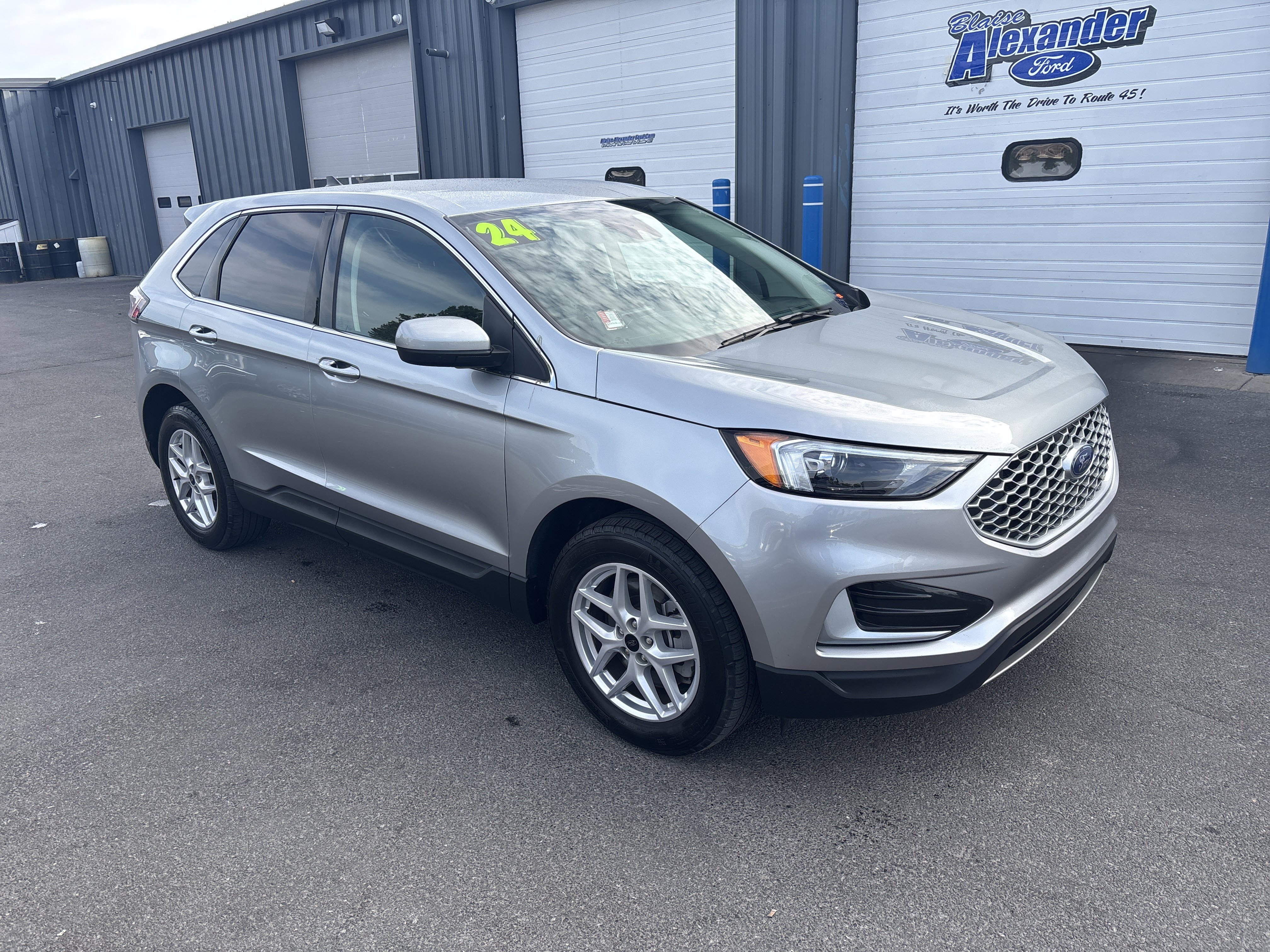 Used 2024 Ford Edge SEL image 1