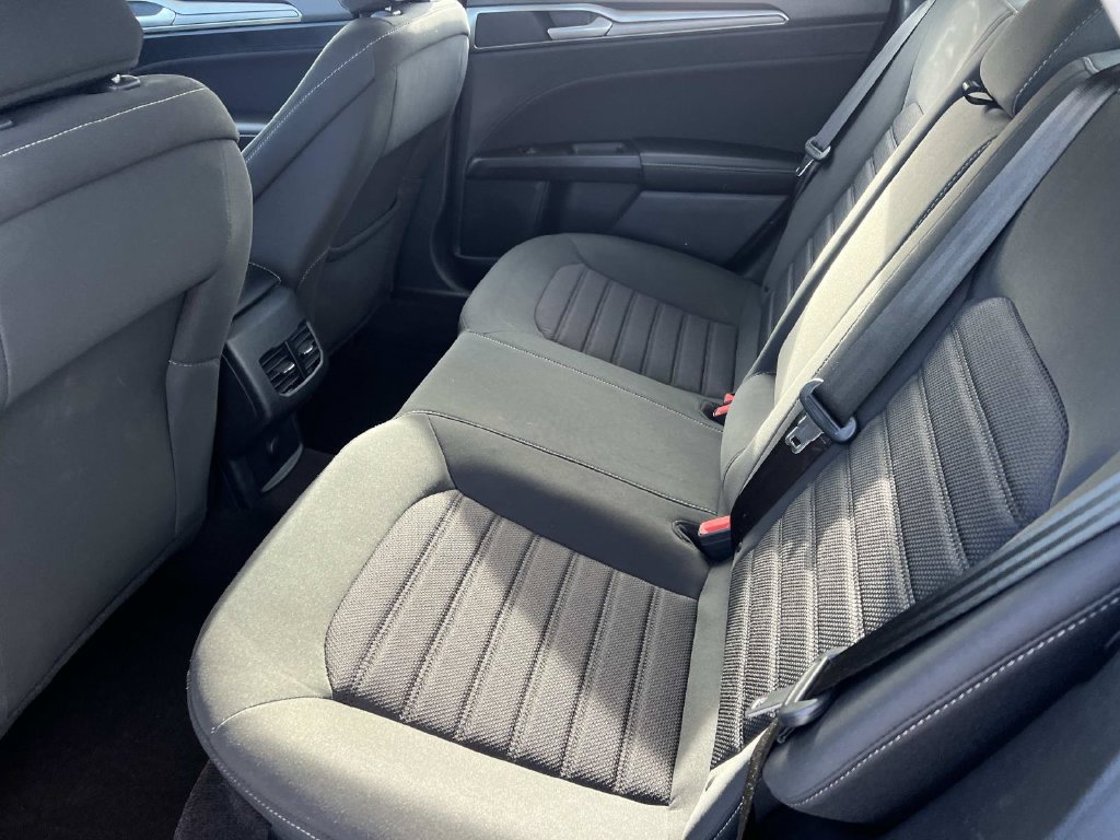Used 2020 Ford Fusion SE FWD image 12
