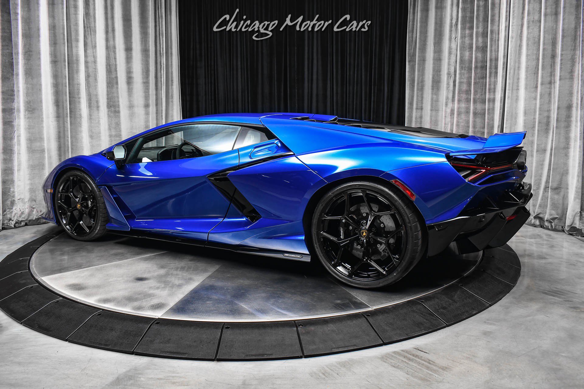 Used 2025 Lamborghini Revuelto image 3