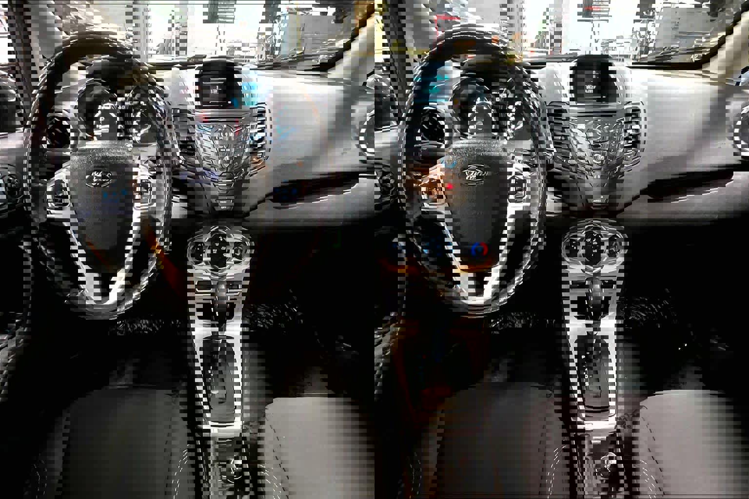 Used 2015 Ford Fiesta SE image 14