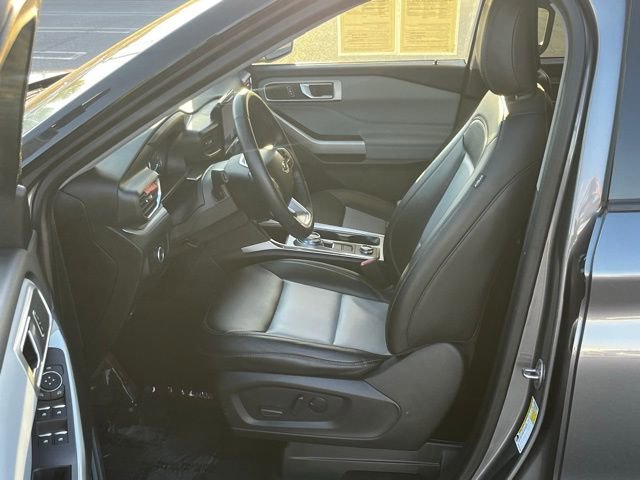Used 2023 Ford Explorer XLT w/ Equipment Group 202A image 9