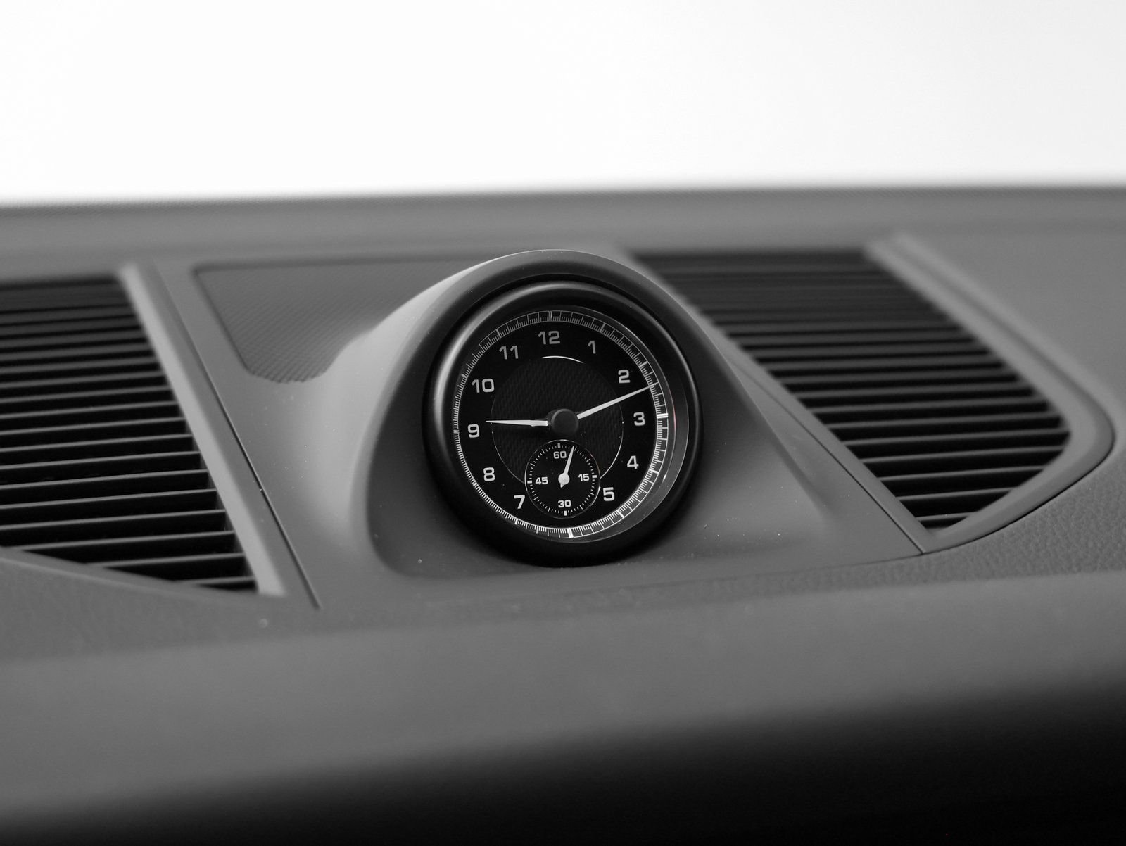 Certified 2025 Porsche Macan image 33