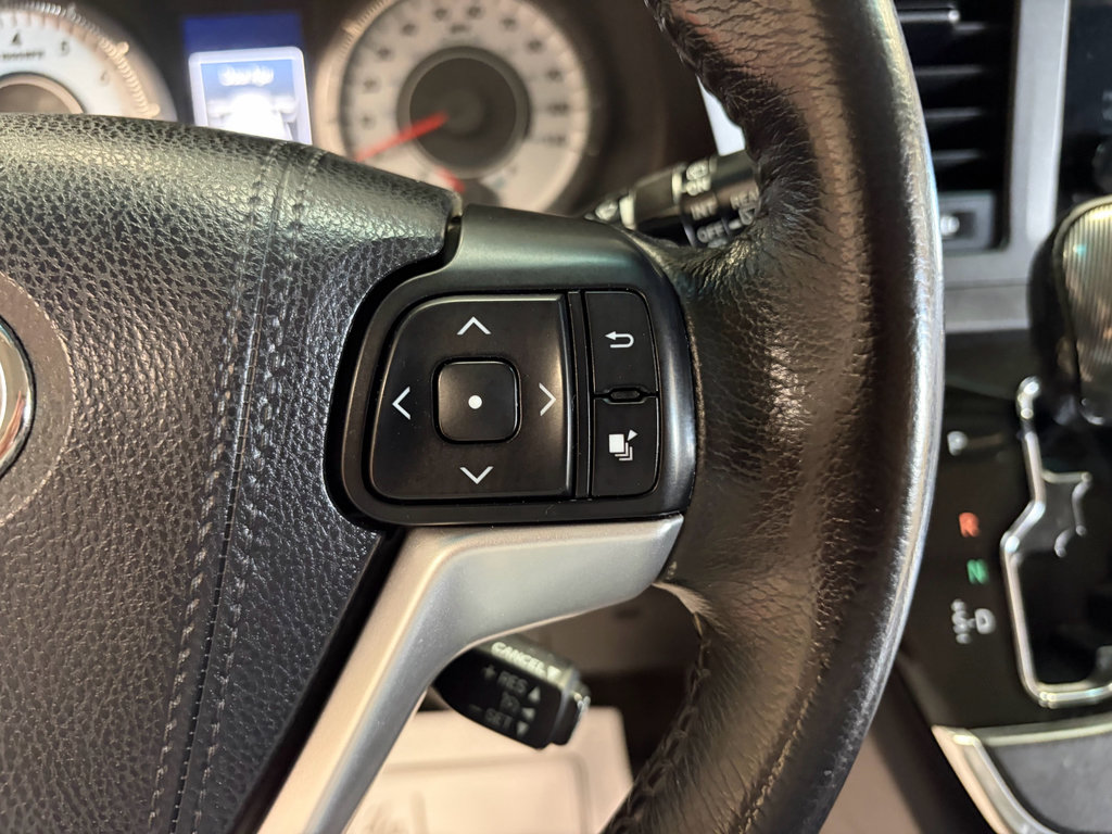 Used 2017 Toyota Sienna SE FWD image 16