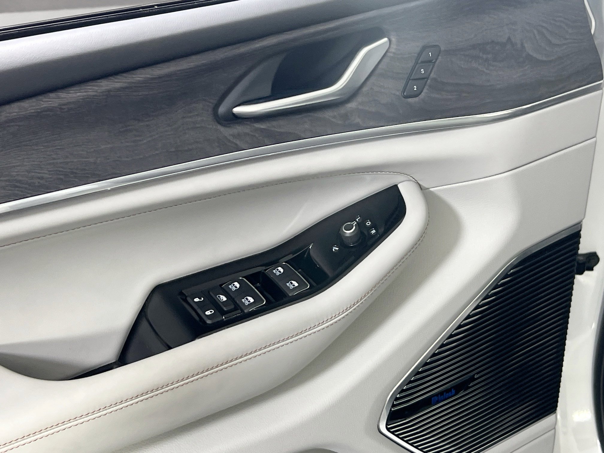 Used 2022 Jeep Grand Cherokee Overland image 18