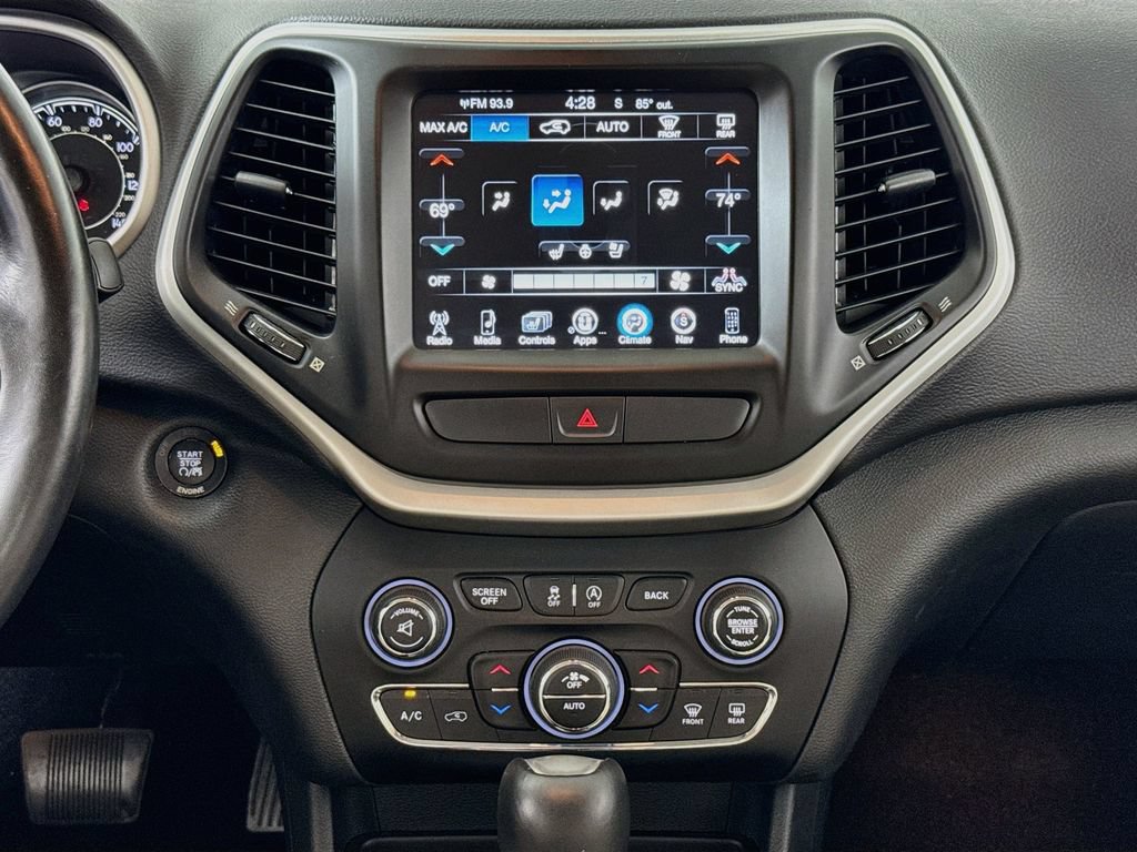 Used 2015 Jeep Cherokee Limited w/ Luxury Group AWD/4WD image 16