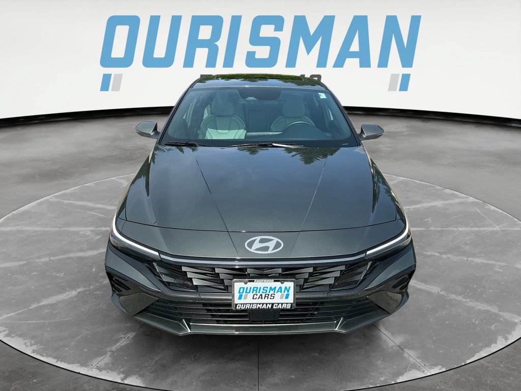 Used 2025 Hyundai Elantra Limited FWD image 9