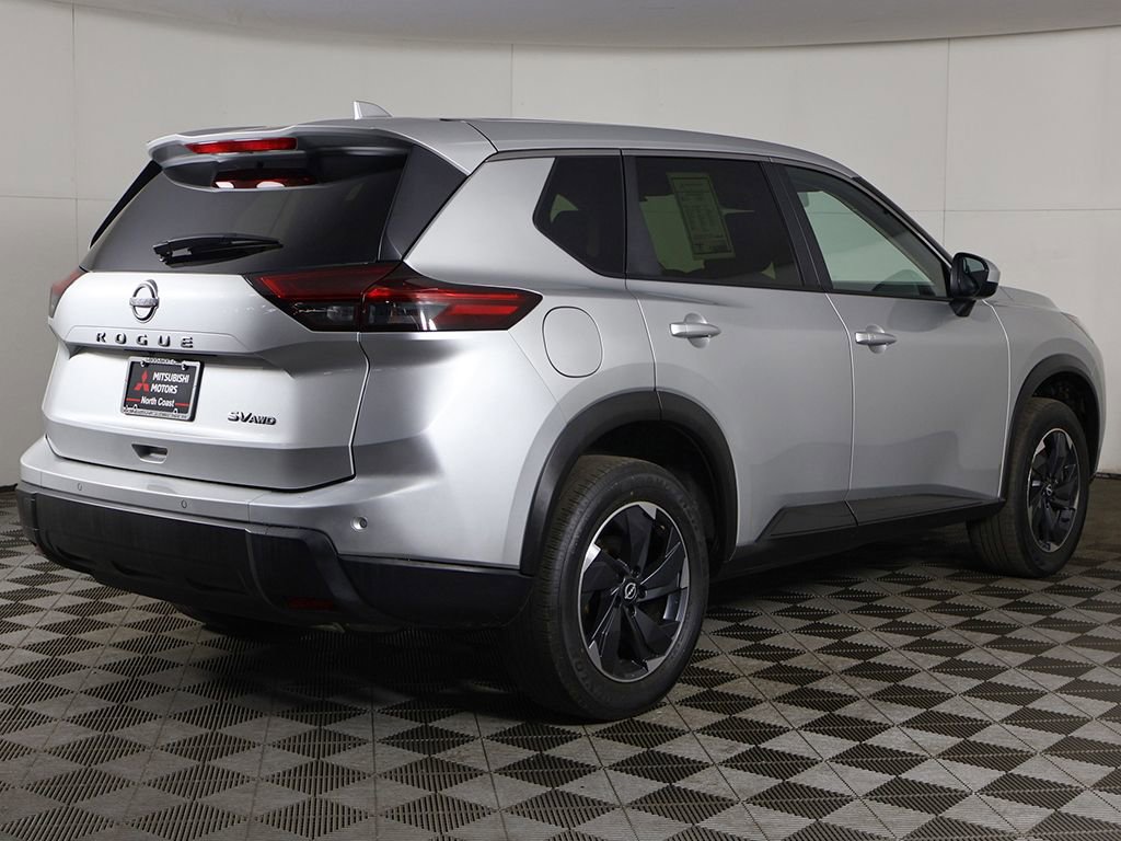 Used 2024 Nissan Rogue SV image 8
