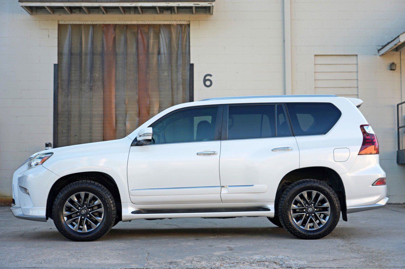 Used 2017 Lexus GX 460 Premium AWD/4WD image 8