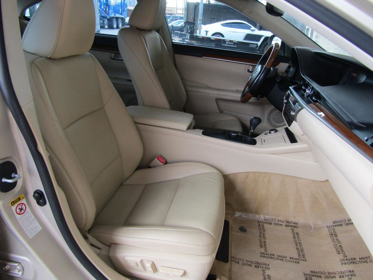 Used 2015 Lexus ES 300h w/ Premium Package w/Bamboo Trim FWD image 12
