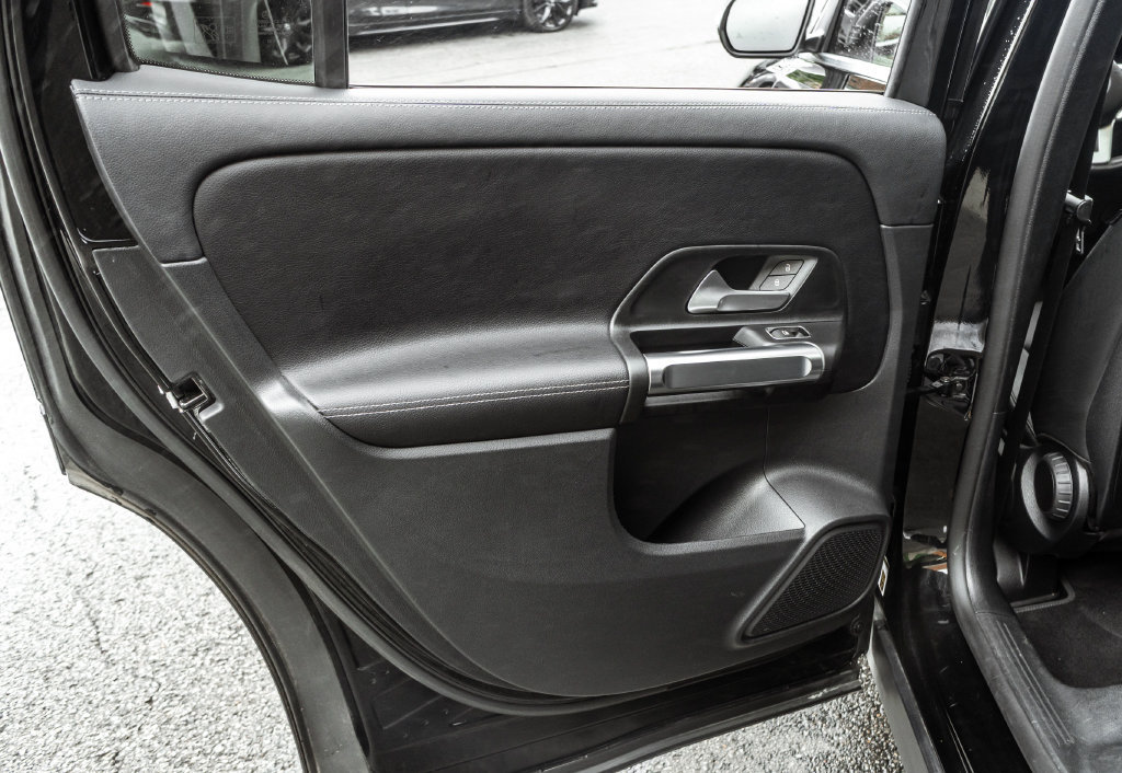 Used 2022 Mercedes-Benz GLB 250 4MATIC w/ Premium Package Lite image 27
