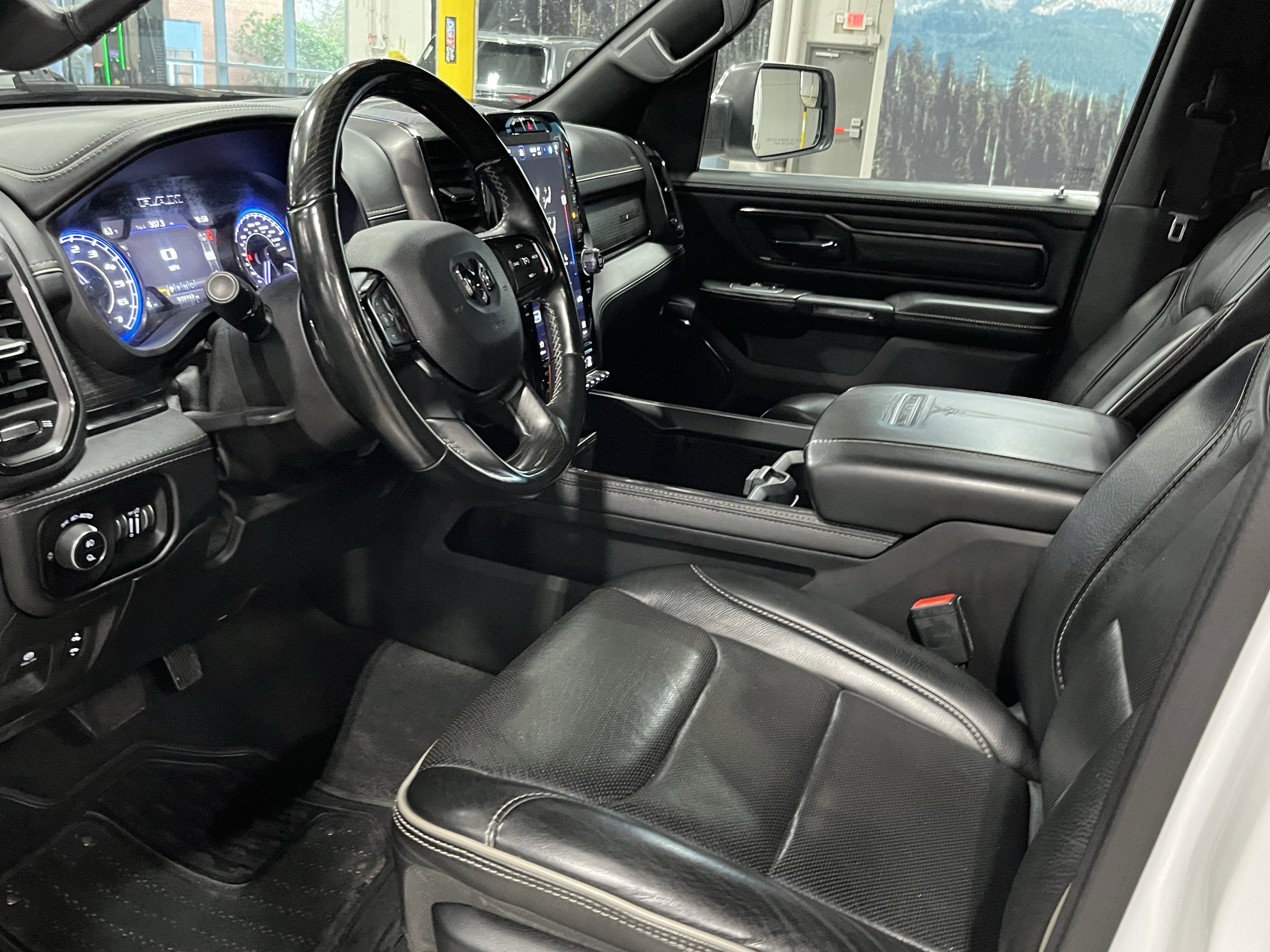 Used 2022 RAM 1500 Limited w/ Body-Colour Bumper Group image 10