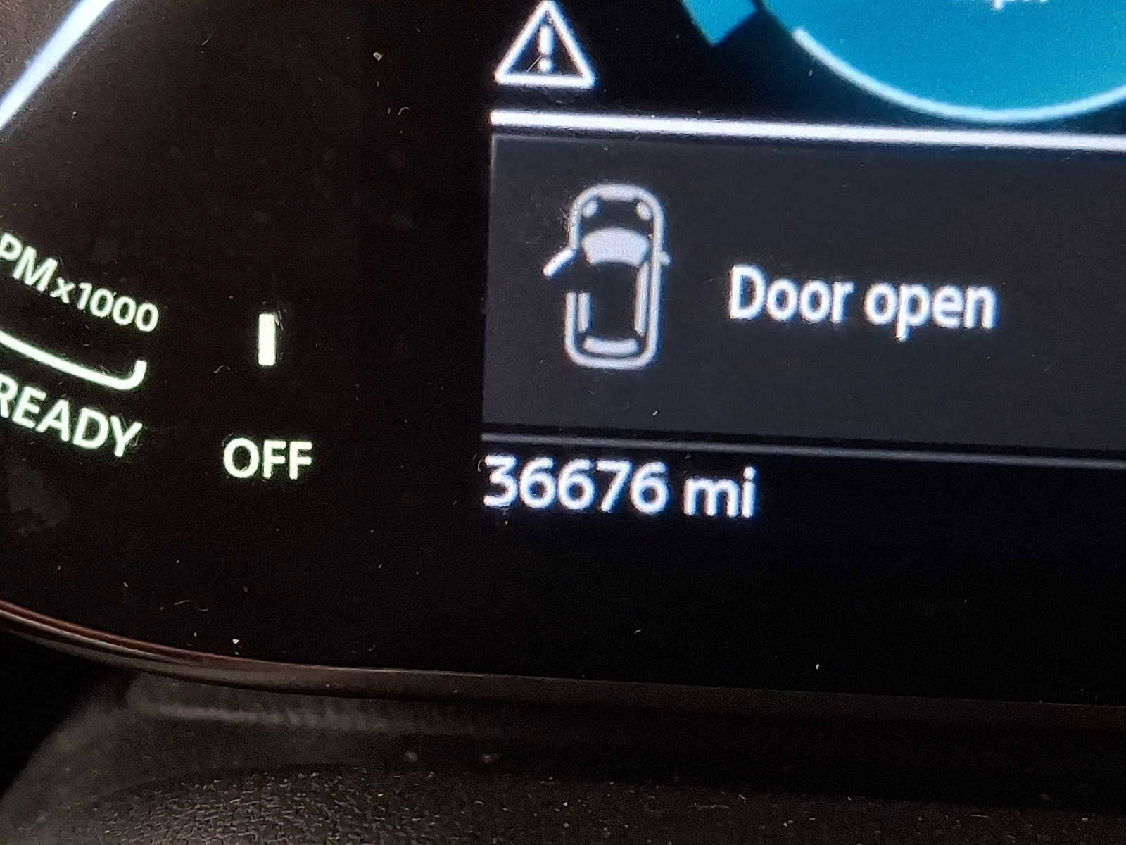 Used 2023 MINI Cooper 4-Door Hardtop w/ Multitone Edition image 15