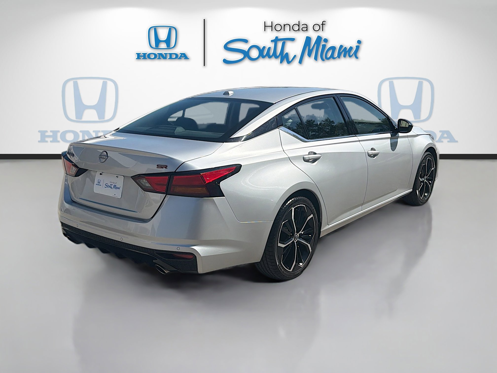 Used 2024 Nissan Altima 2.5 SR FWD image 7