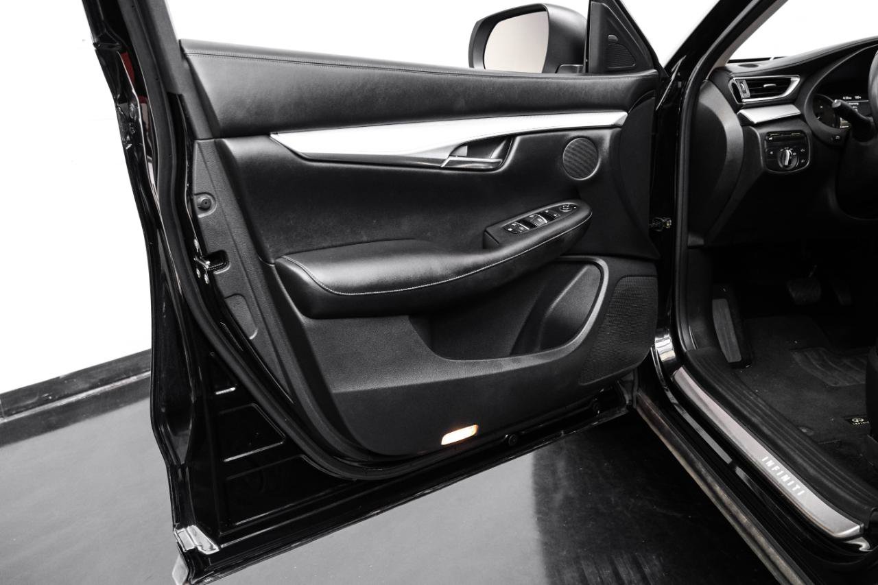 Used 2019 INFINITI QX50 Luxe w/ Navigation Package FWD image 34