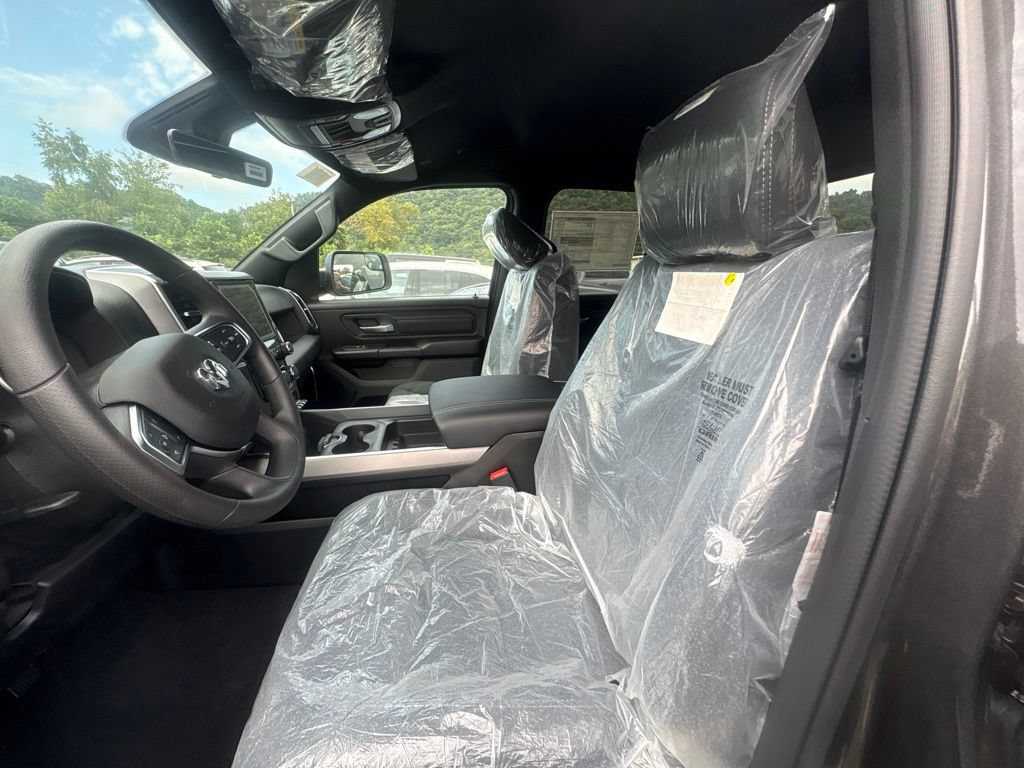 New 2026 RAM 1500 Express AWD/4WD image 19