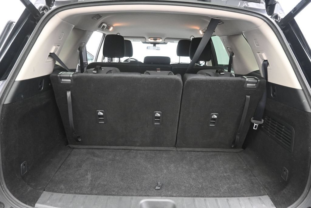 Used 2025 Nissan Pathfinder SV FWD image 2