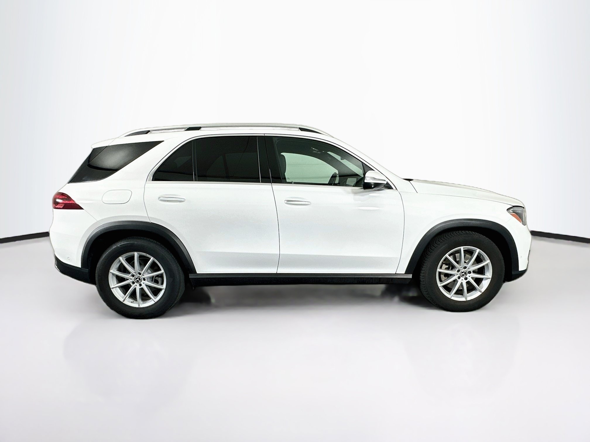 Used 2025 Mercedes-Benz GLE 350 4MATIC w/ Driver Assistance Package image 10