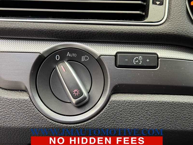 Used 2017 Volkswagen Passat 1.8T R-Line w/ R-Line Lighting Package image 33