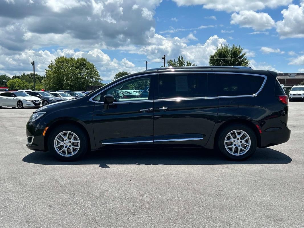 Used 2020 Chrysler Pacifica Touring-L image 6