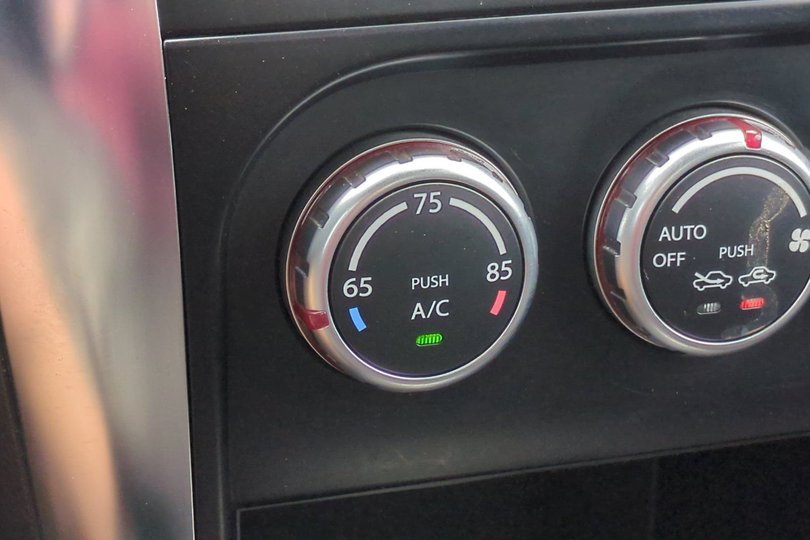 Used 2009 Suzuki SX4 AWD Hatchback w/ Touring Pkg image 27
