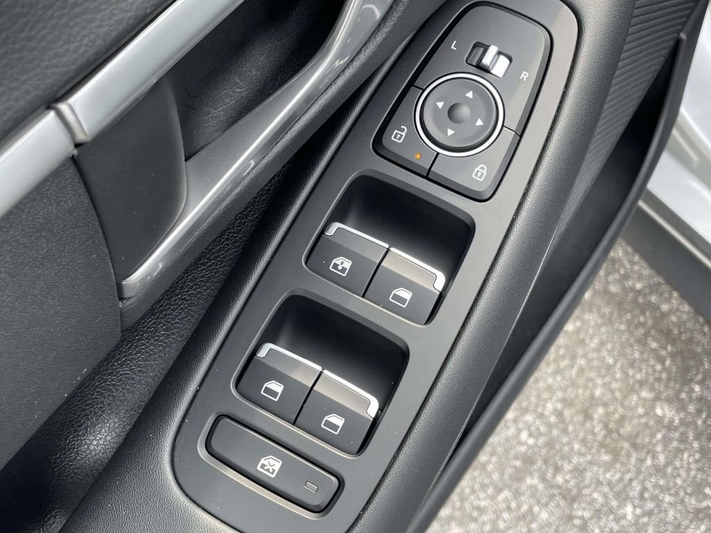 Certified 2025 Hyundai Sonata SE image 6