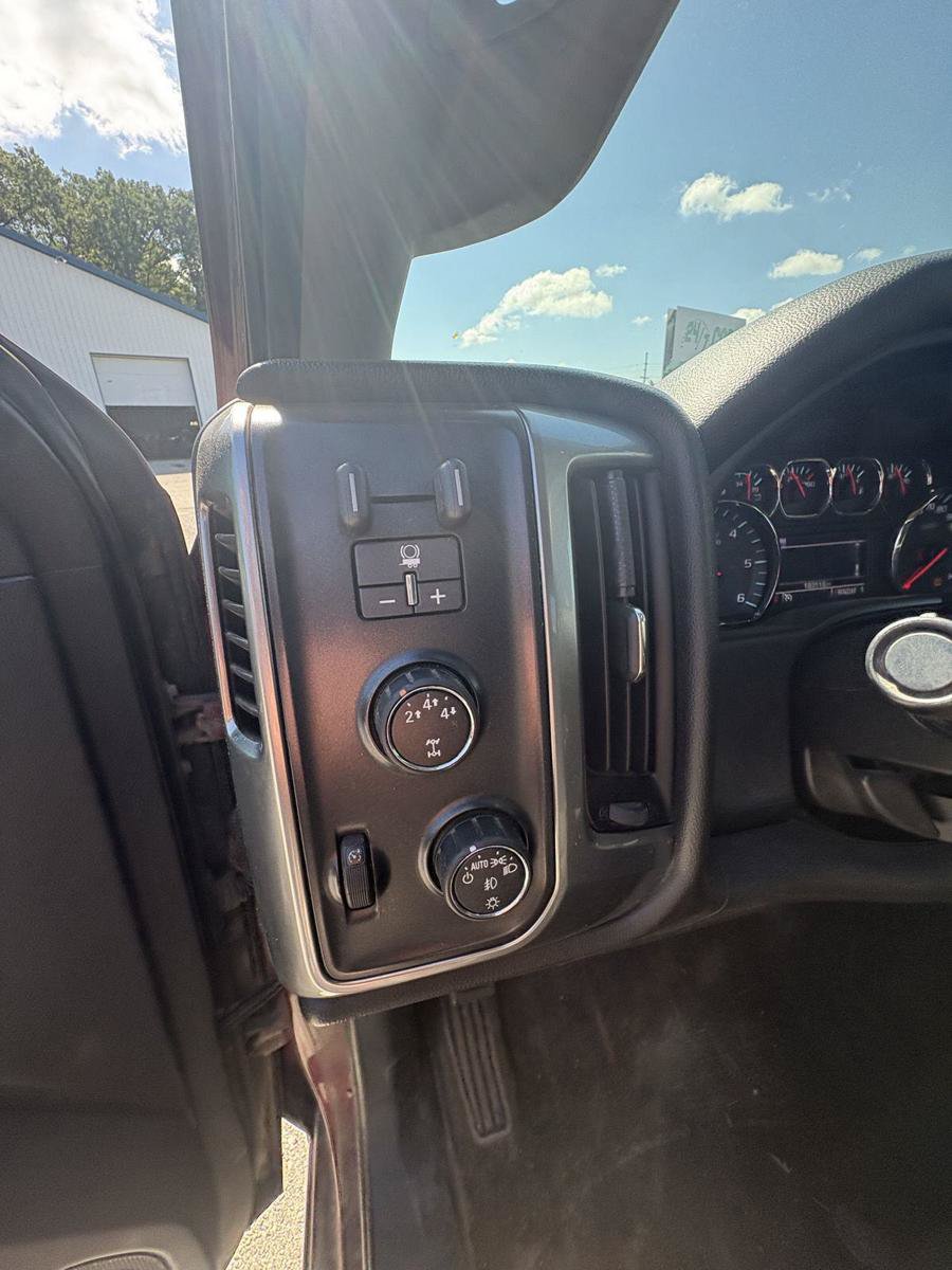 Used 2015 Chevrolet Silverado 2500 LT w/ Z71 Package, Off-Road AWD/4WD image 5