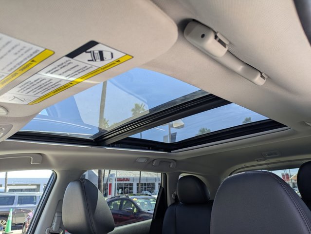 Used 2018 Nissan Rogue SL w/ Premium Package FWD image 16