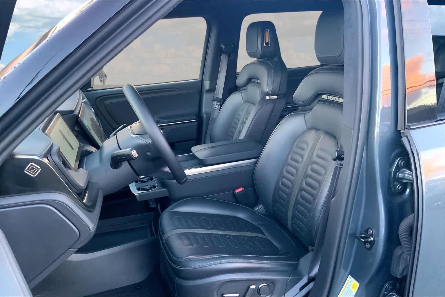 Used 2025 Rivian R1S Adventure Dual AWD/4WD image 11