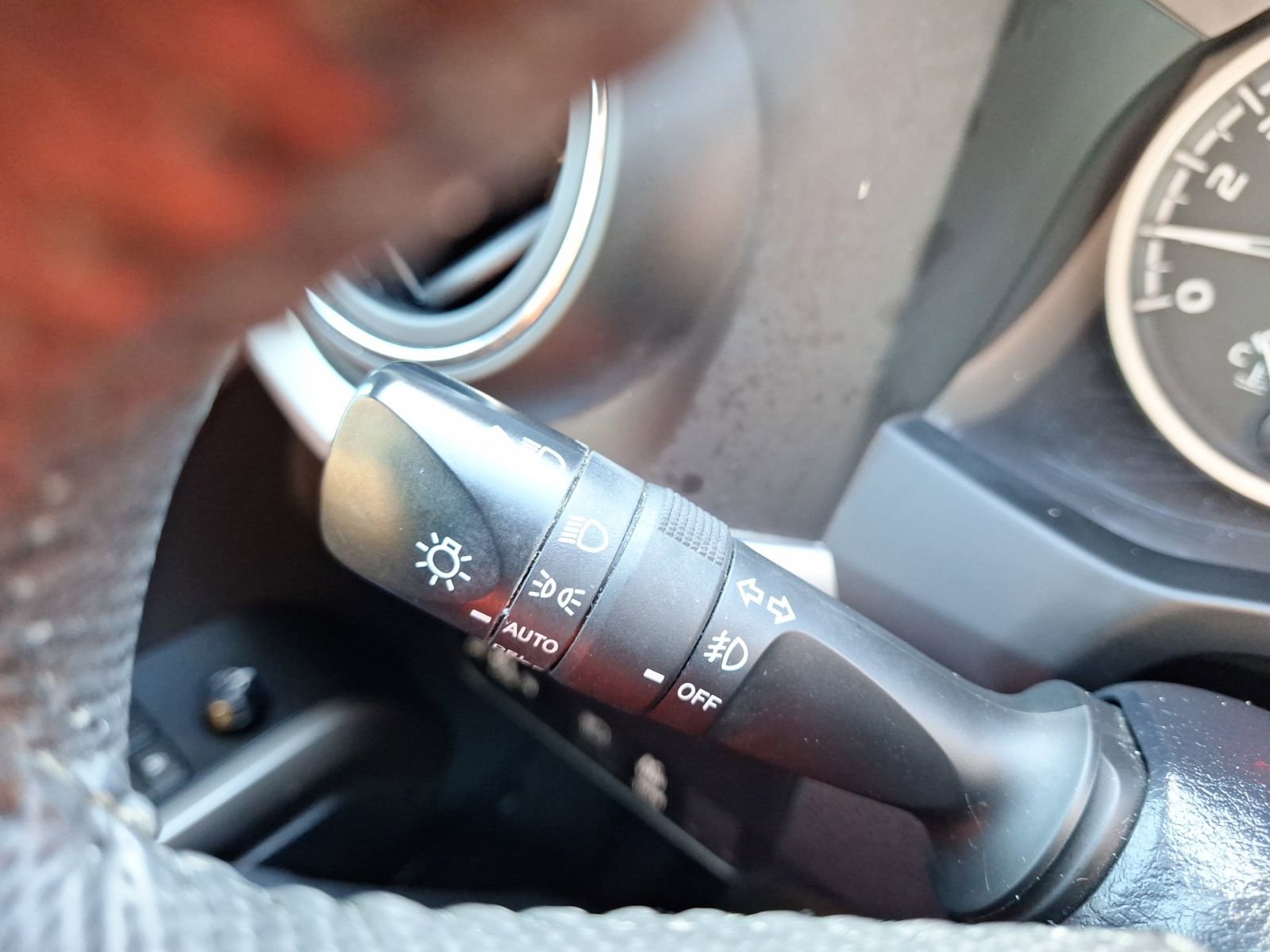 Used 2022 Toyota Tacoma Limited image 31