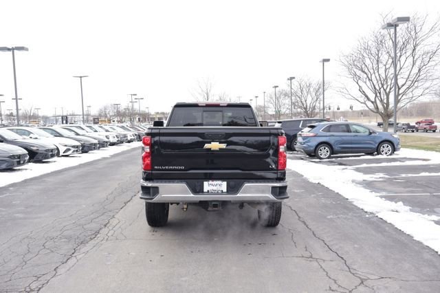 Used 2025 Chevrolet Silverado 2500 LT w/ Convenience Package AWD/4WD image 4